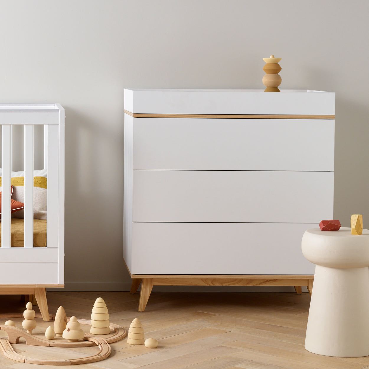 Aura Baby Changer / Dresser in White & Natural
